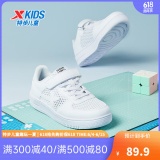 特步 大网孔魔术贴板鞋